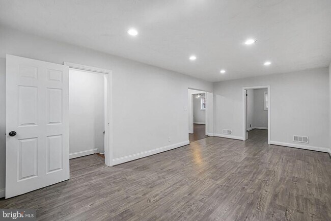 Building Photo - 3158 Westover Dr SE