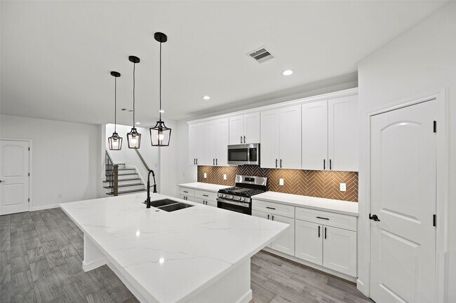 Building Photo - 1071 St Clair St