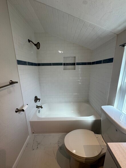 Building Photo - 801 Broadway Ave