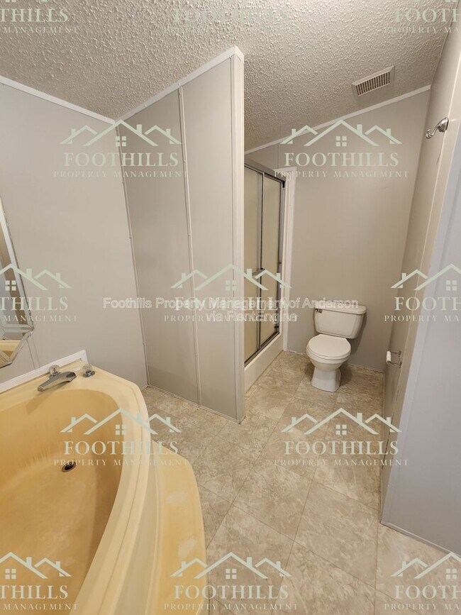 Building Photo - 240 Latham Dr