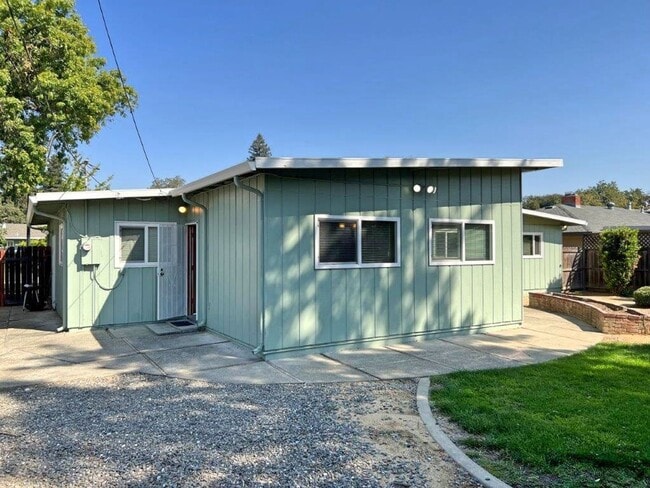 Building Photo - Renovated 3 Bedroom One Story *Vacaville *Pets Negotiable