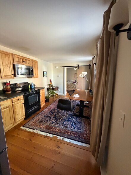 Building Photo - 278 Maine St