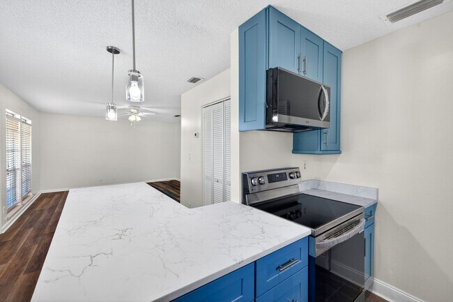 Building Photo - Cozy unfurnished, 2 Bedroom, 1 Bathroom, Condo