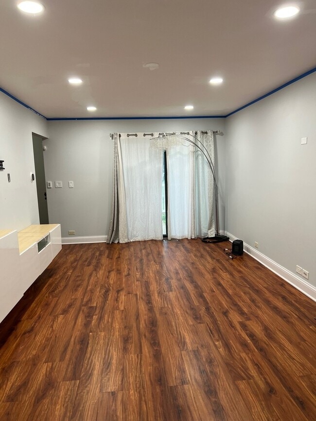 Building Photo - 641 Surfside Point