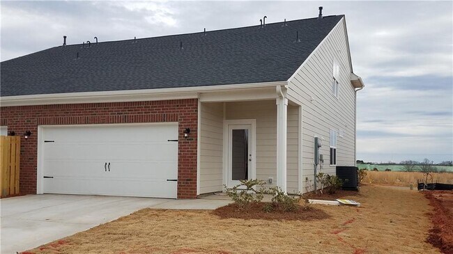 Building Photo - 215 Scenic Rd