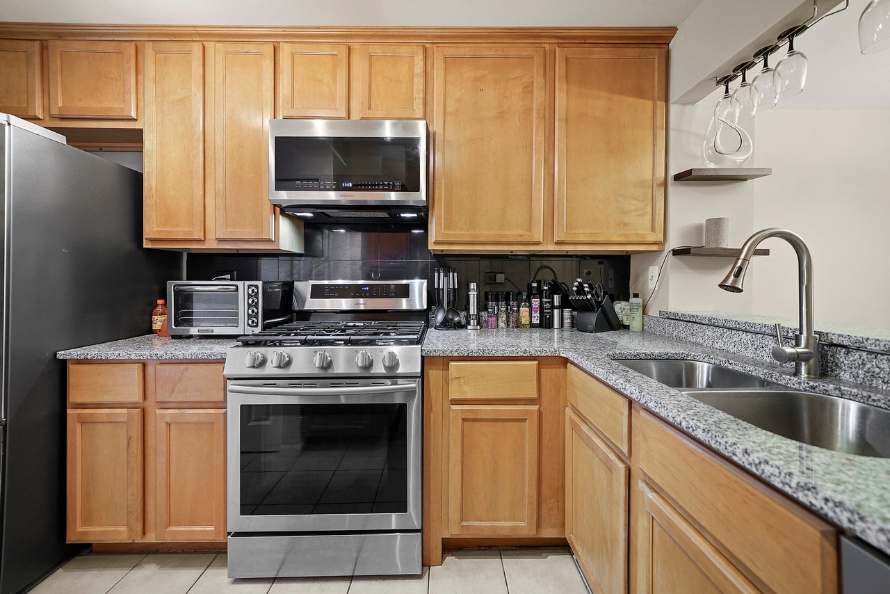 Building Photo - 20 Peach Tree Ln