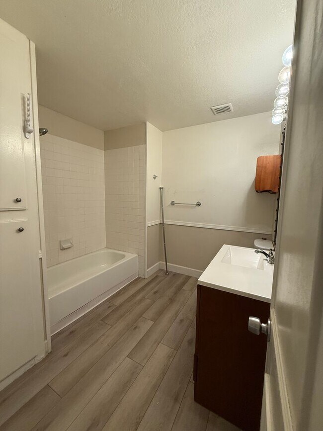 Building Photo - 3855 E Leonesio Dr