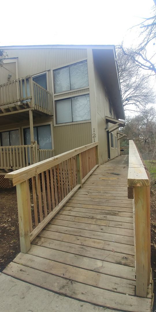 Building Photo - 1218 Holik Dr