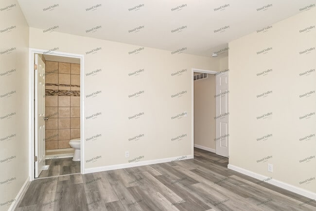 Building Photo - 2685 Cheshire Dr