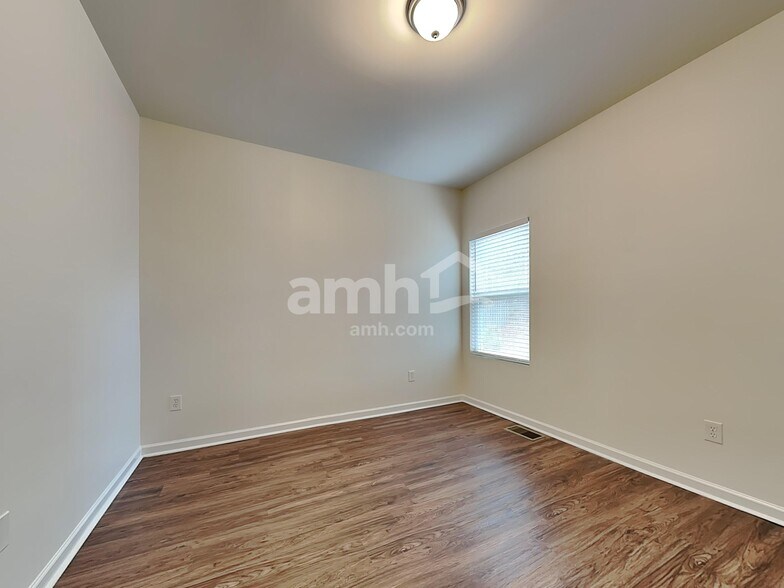 Building Photo - 2065 Tanners Mill Dr