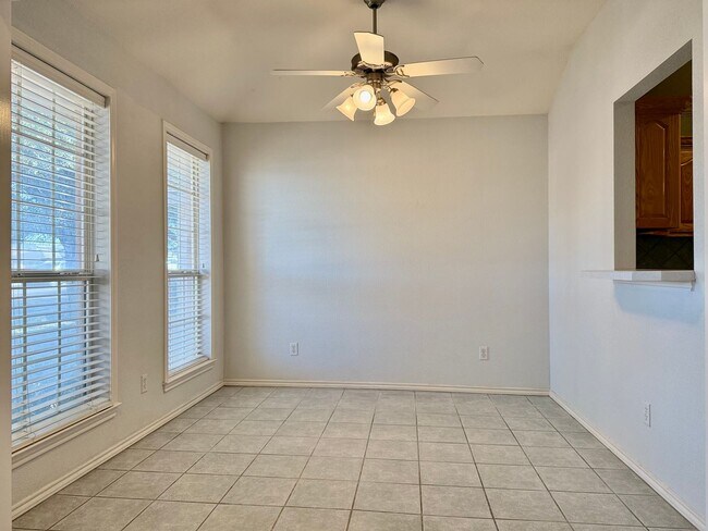 Building Photo - For Rent