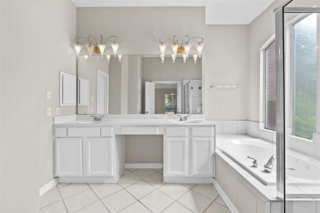 Building Photo - 12058 Miramar Shores Dr