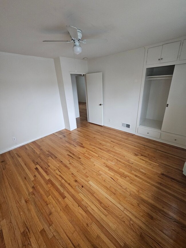 Building Photo - Flight Ave