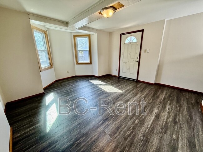 Building Photo - 526 Adams St