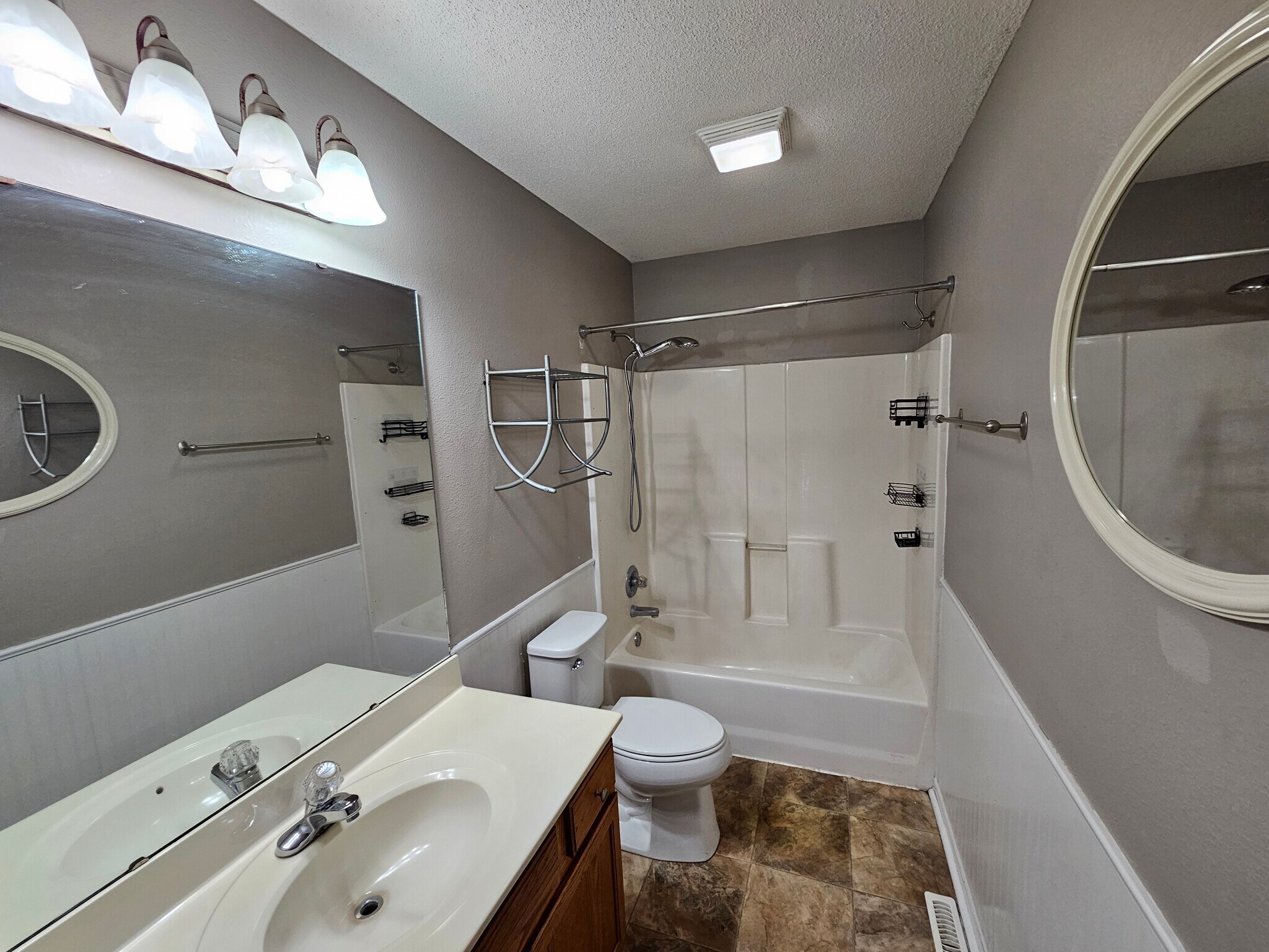 Building Photo - 127 Bayfield Dr