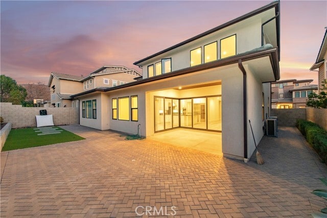 Building Photo - 55 Crater