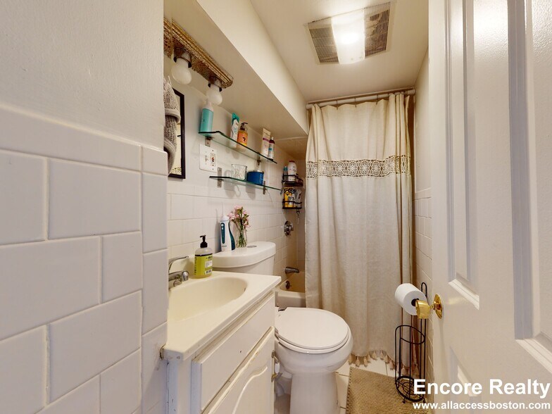 Building Photo - 32 S Huntington Ave