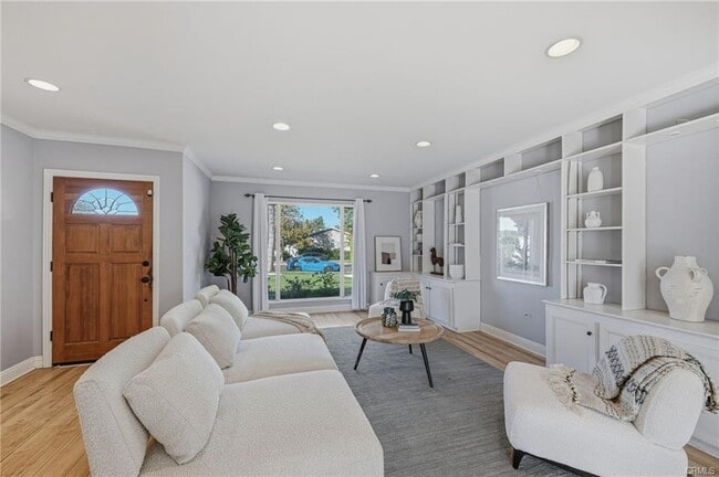 Building Photo - 23010 Hartland St