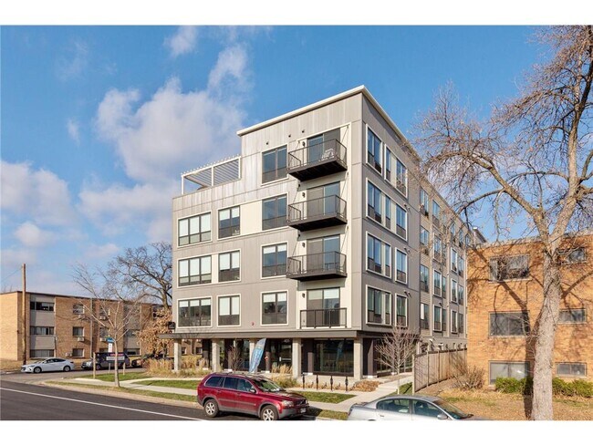 Building Photo - 401 University Ave SE