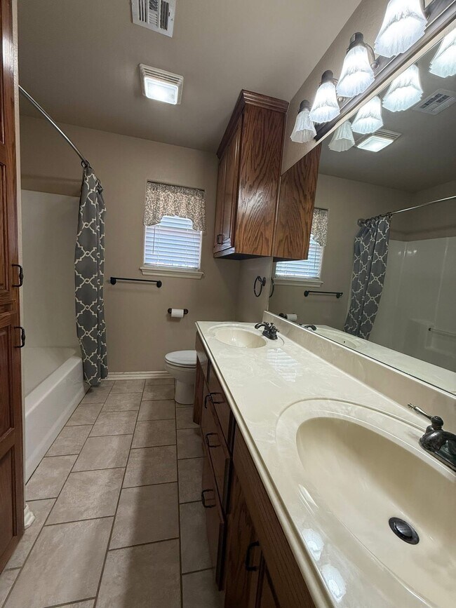 Building Photo - 13167 E 131st St N