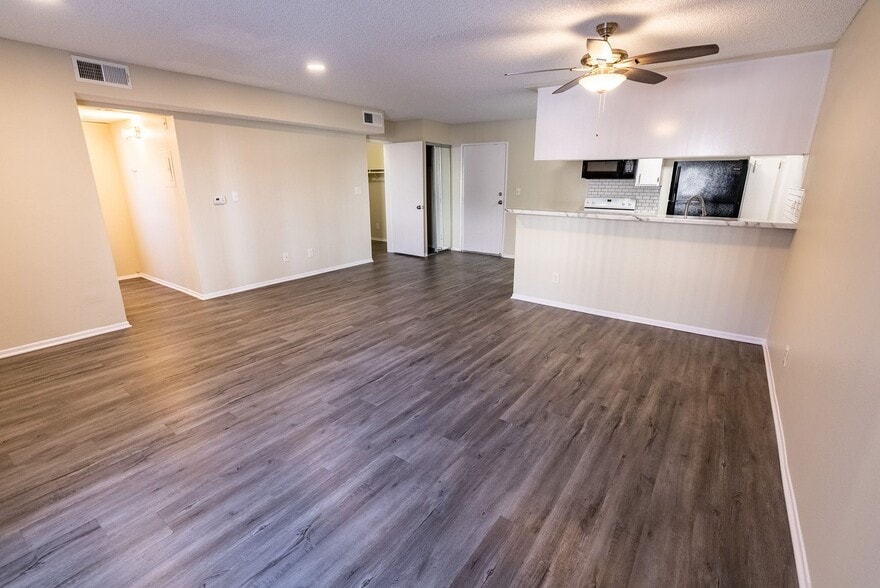 Interior Photo - 951 S. Oxford