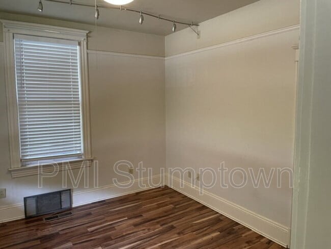 Building Photo - 601 S McLoughlin Blvd