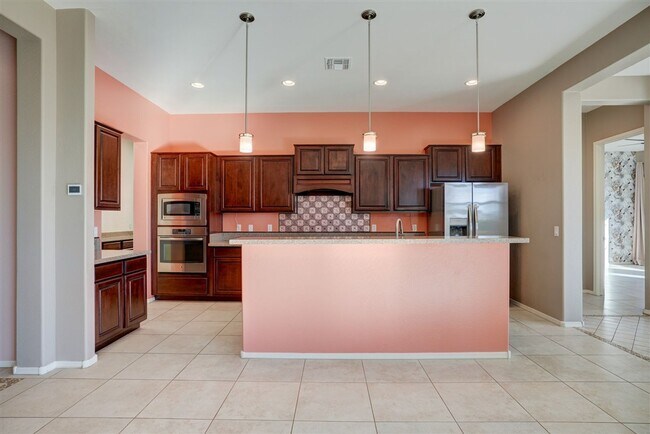 Building Photo - Beautiful 2 bed + den, 2 bath Home Located in Quailwood!