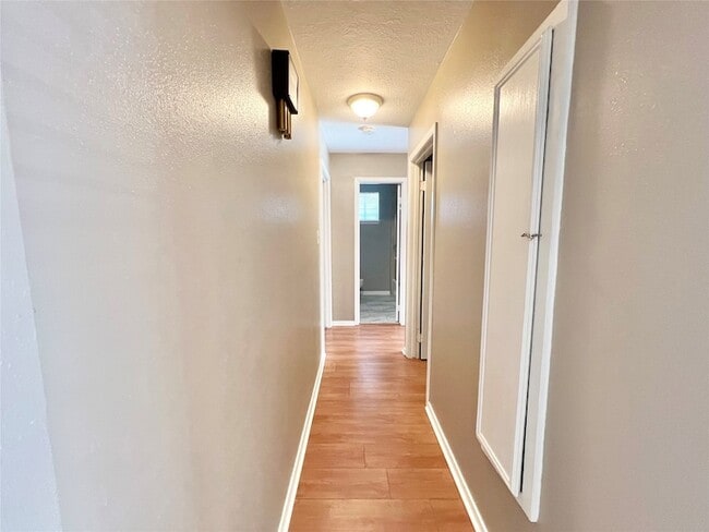 Building Photo - 303 Brigadoon Ln