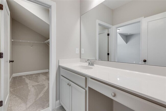 Building Photo - 440 Baroque Dr