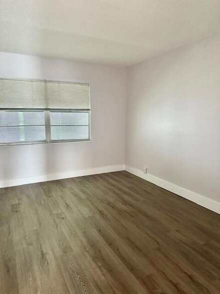 Building Photo - 2044 Exeter C