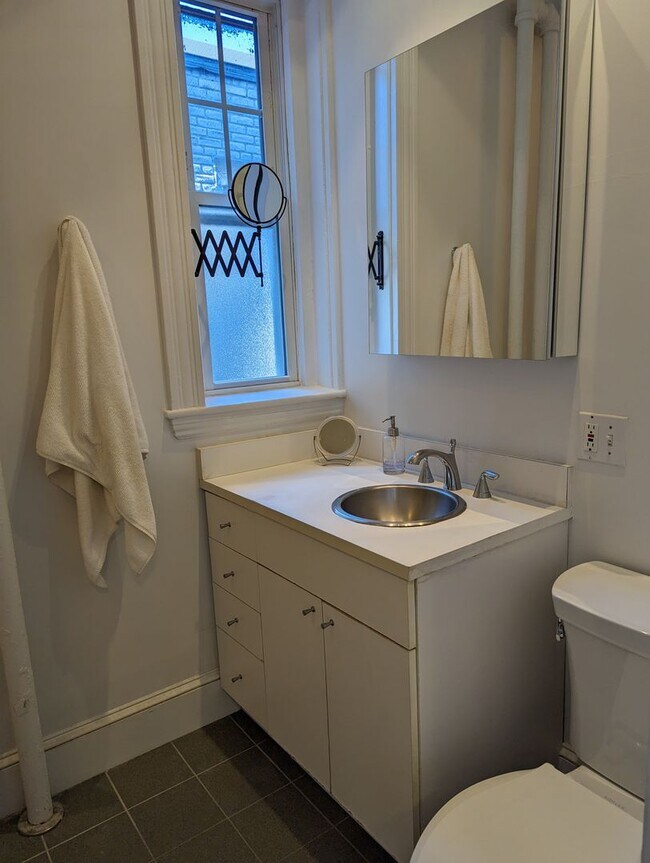 Building Photo - SEPTEMBER 1 Cambridge lovely 1 bedroom on Shepard Street