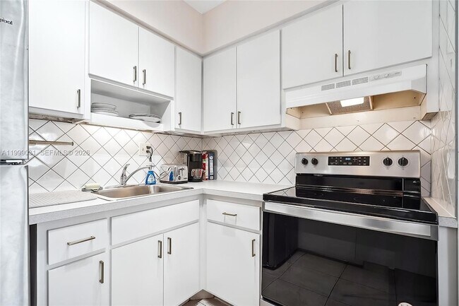 Building Photo - 1824 Monroe St