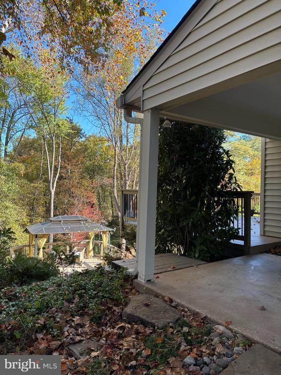 Building Photo - 9830 Meadow Valley Dr