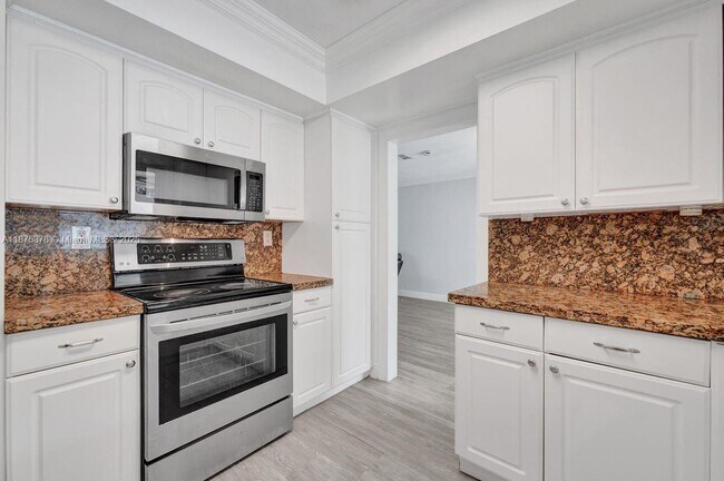 Building Photo - 5031 SW 88th Terrace