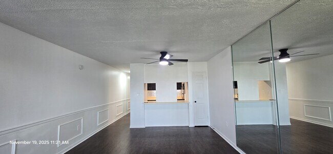 Building Photo - 5505 Sun Harbor Rd