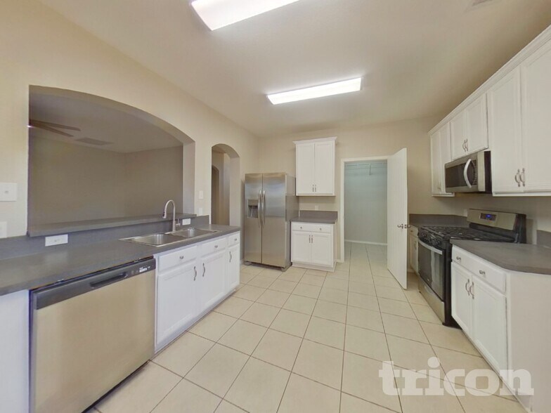 Building Photo - 5825 Show Master Ln