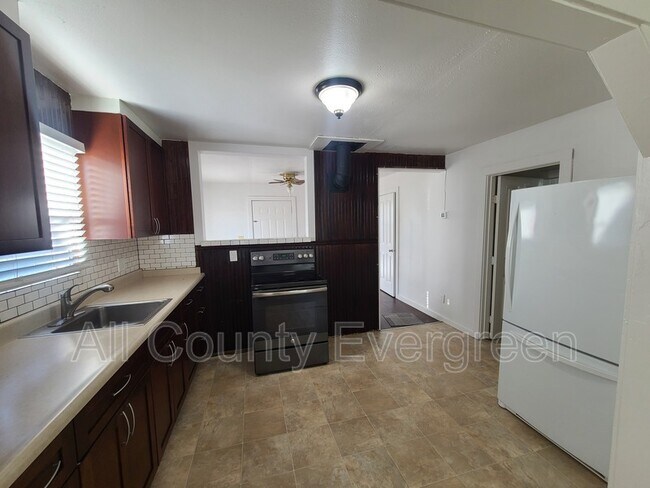 Building Photo - 202 D St NW