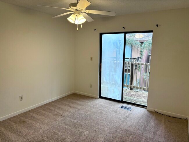 Building Photo - 32 7th Ave