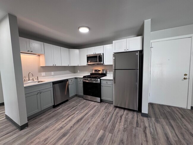 Building Photo - 379 Huse Rd