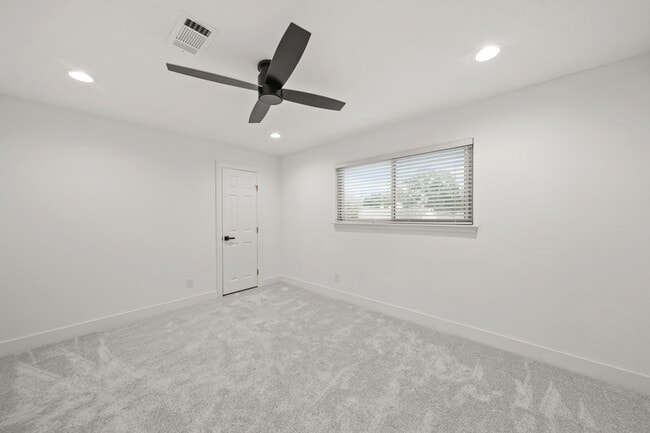 Building Photo - 6010 Rutherglenn Dr