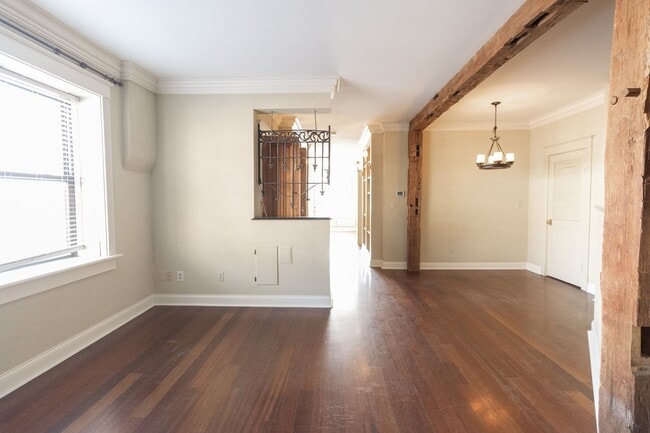 Building Photo - Upscale Luxury Downtown Apartment