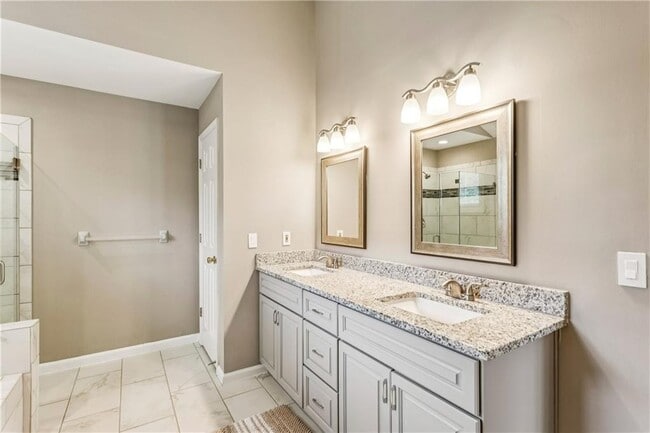 Building Photo - 52 Bridle Ln