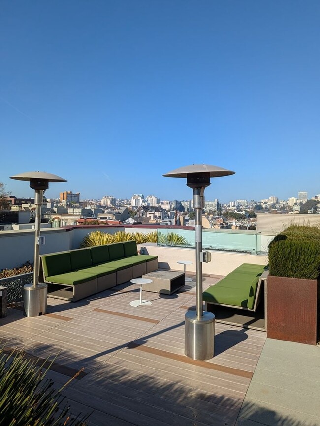 Building Photo - Studio Apartment Home on Top Floor with views of City Hall!