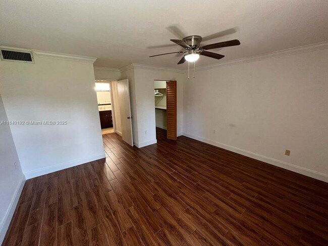 Building Photo - 7160 Fairway Dr