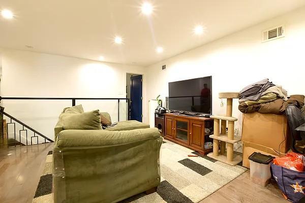 Building Photo - 3 bedroom in BROOKLYN NY 11221