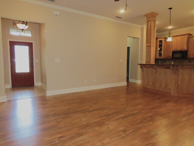 Building Photo - Extraordinary 3 Bedroom, 2 Bath Home in Southeast Tyler! Coming Soon!