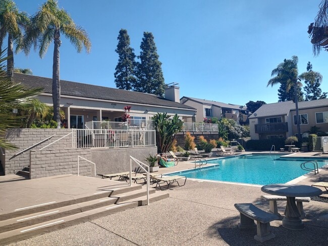 Building Photo - Villa La Jolla Condo in the Heart of it All!