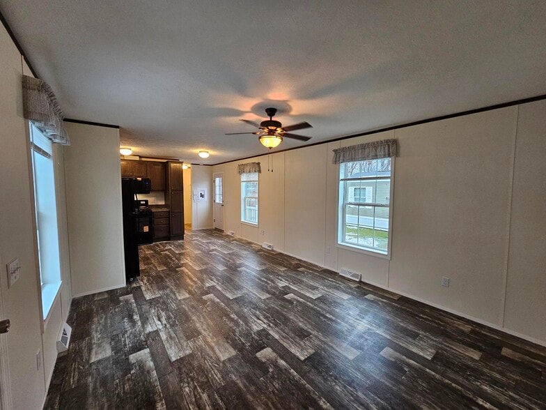 Building Photo - 708 Maple Dr