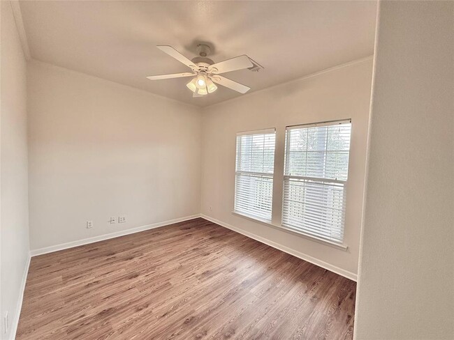 Building Photo - 289 Heatherwood Dr