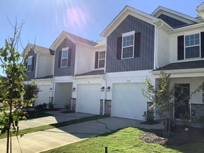 Building Photo - 136 Plumtree Ct